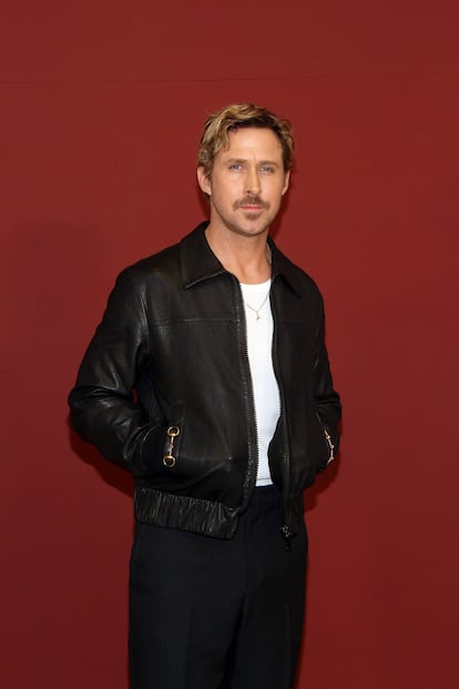 Ryan Gosling, de 43 años, es otro actor por el que no pasa el tiempo. 