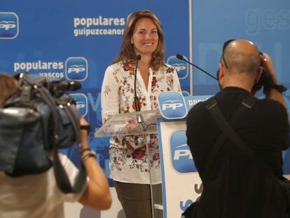 La presidenta del PP vasco, Arantza Quiroga, durante su intervención este sábado en San Sebastián.