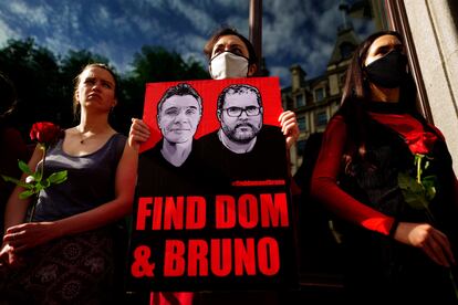 Manifestantes a las afueras de la Embajada brasileña en Londres, exigen la aparición con vida del periodista y el indigenista, el 9 de junio de 2022.
