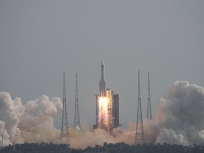 Momento del lanzamiento del cohete Larga Marcha 5B Y4, el 31 de octubre, desde Hainan.