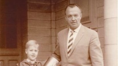 Aribert Heim, en 1961, con su hijo Rüdiger poco antes de huir.