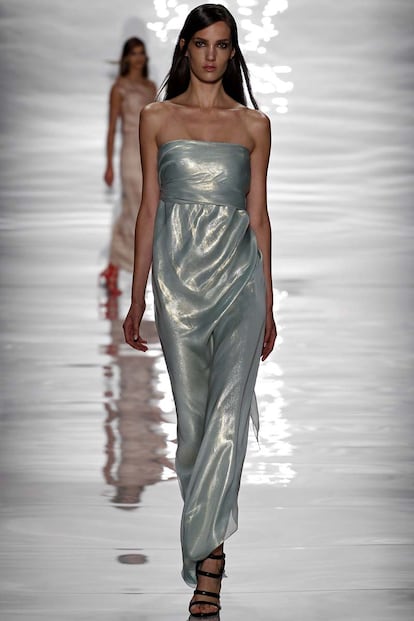 los interminables escotes de reem acra