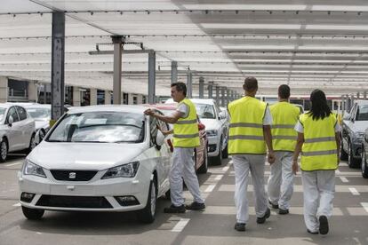 Trabajadores de la fábrica de Seat en Martorell.