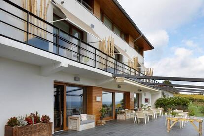 Terraza del hotel San Prudentzio, en Getaria (Gipuzkoa).