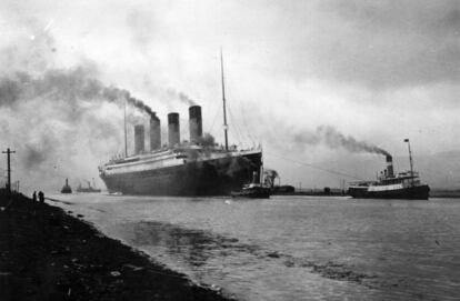 El RMS Titanic abandona Belfast para iniciar su viaje inaugural. El 10 de abril de 1912 el buque más grande y lujoso del momento abandonaba el puerto de Southampton (Inglaterra) para hacer una escala en Chesburgo (Francia) y seguir hasta Nueva York.