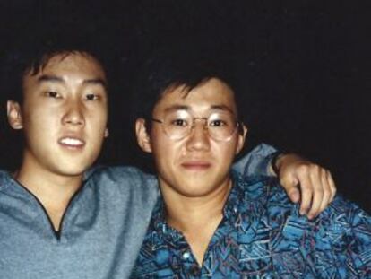 Kenneth Bae (derecha).