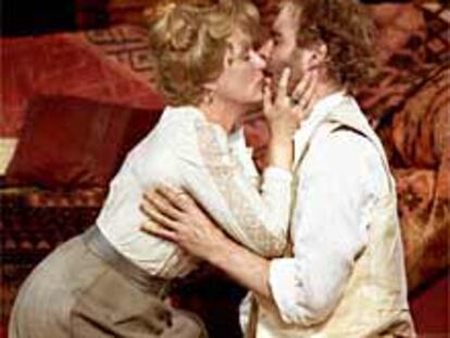 Meryl Streep y Kevin Kline, durante la representación de <b></b><i>La gaviota,</i> en Nueva York.