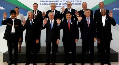 Los representantes de los países de Mercosur posan durante la cumbre celebrada el 21 de diciembre en Brasilia.