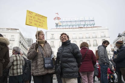 Concentración en Madrid para exigir mejoras en la renta mínima.