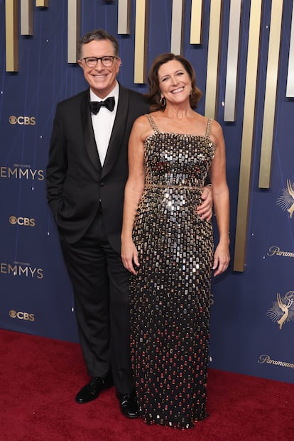 El presentador de televisión Stephen Colbert, que se llevó una larga ovación del público, junto a su mujer Evelyn McGee-Colbert.