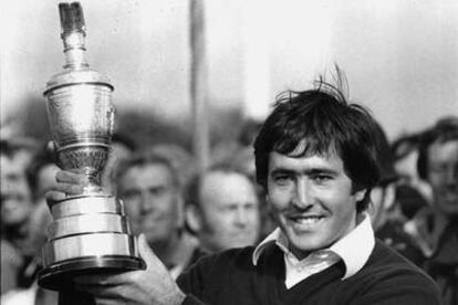 Severiano Ballesteros, con su primera jarra del <i>British,</i> en 1979.