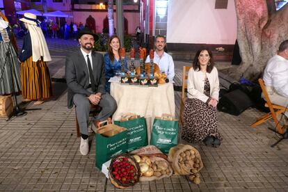 David Naranjo (izquierda), durante el programa especial del Día de Canarias el pasado 23 de mayo en Teror (Gran Canaria).