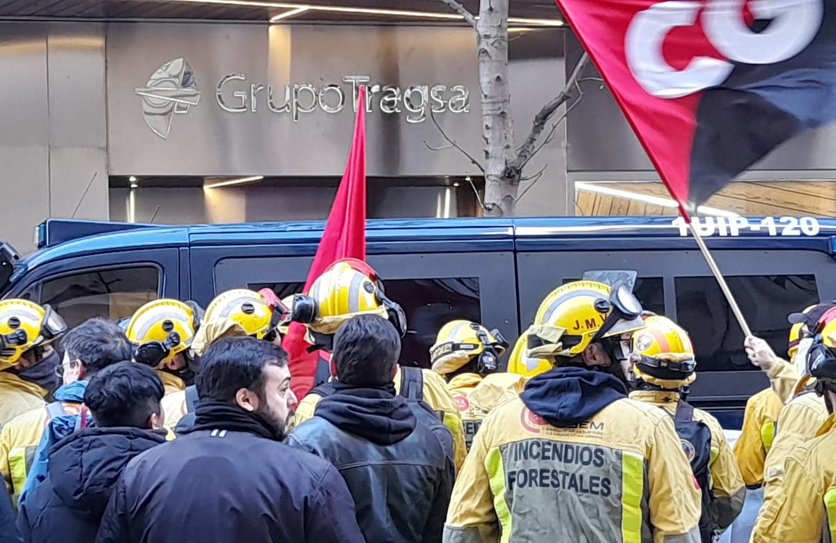 Los bomberos forestales de Madrid vuelven a la calle y alcanzan 150 días de huelga: “La plantilla no puede más”