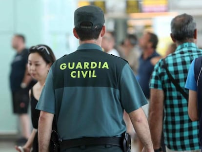 Un guàrdia civil i diversos viatges a l'aeroport del Prat aquest dimarts.