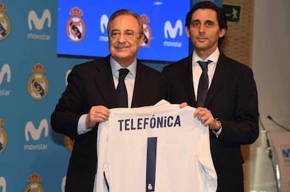 El presidente del Real Madrid, Florentino Pérez, y el de Telefónica, José María Álvarez-Pallete, en la presentación del acuerdo en 2017.