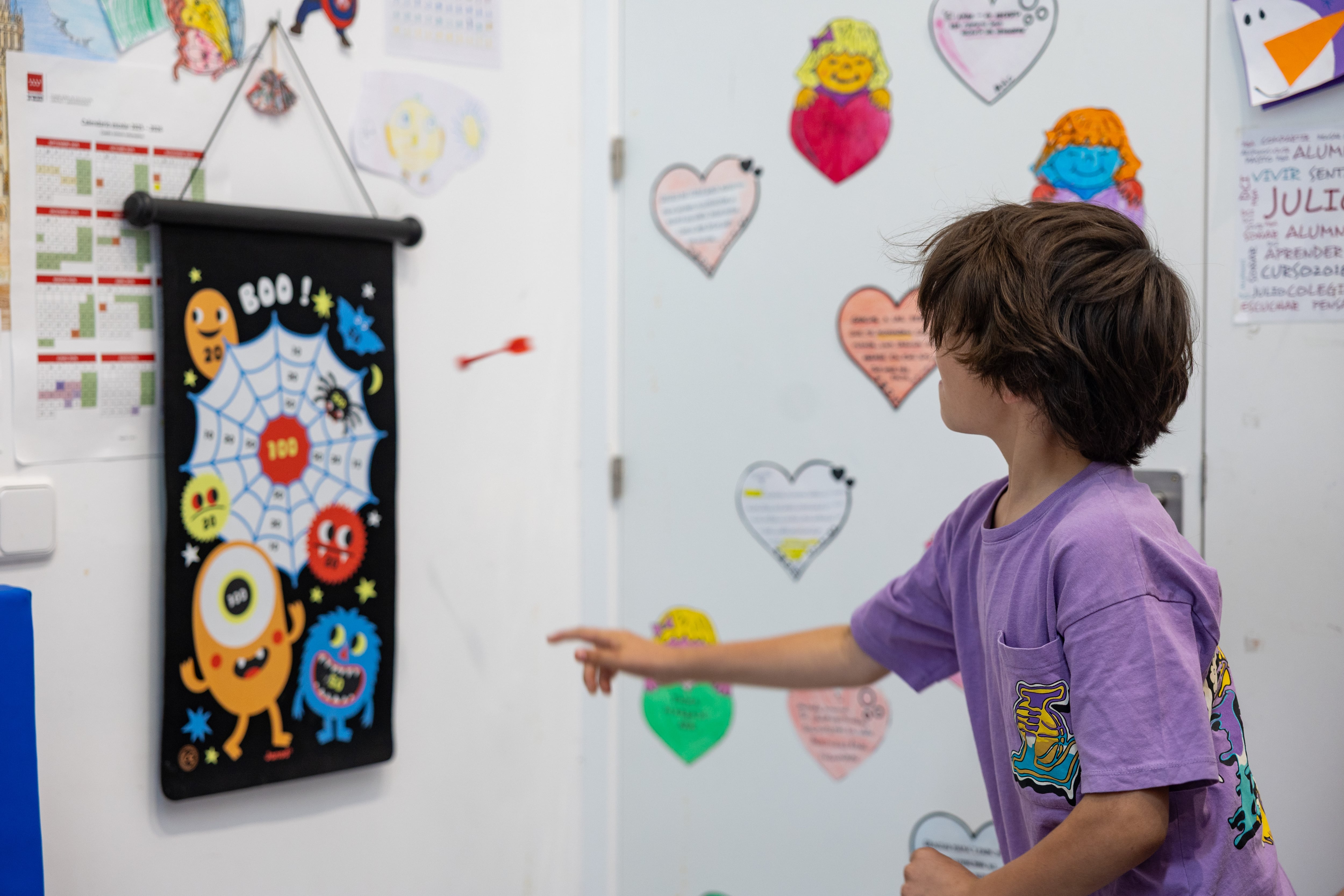 Marcos, paciente del Hospital Infantil Niño Jesús, en el Aula Hospitalaria, en Madrid, en junio de 2026.