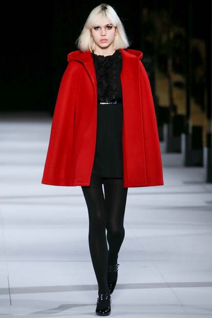 Saint Laurent resucita a Edie Sedgwick en la pasarela