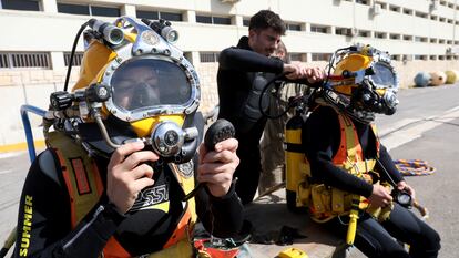 Clase de buceo del Institut Politècnic Marítim Pesquer del Mediterrani, en Alicante.