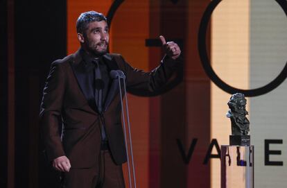 El actor Chechu Salgado recibe el Goya al Actor Revelación, por su trabajo en 'Las leyes de la frontera'. 