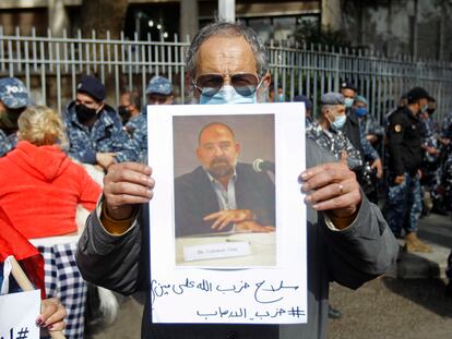 Manifestación por el asesinato de Lokman Slim frente al Ministerio de Justicia, este jueves en Beirut.