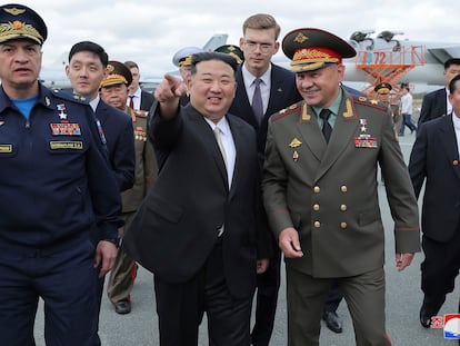 North Korean leader Kim Jong Un, center left, with Russian Defense Minister Sergei Shoigu, center right, visits an airport to see military aircrafts near the port city of Vladivostok in the Russian Far East, September 16, 2023.