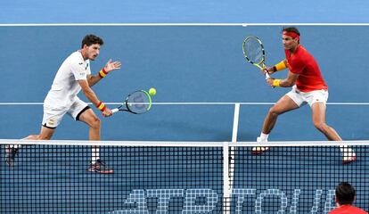 Carreño y Nadal, durante el dobles contra Bélgica en Sídney.