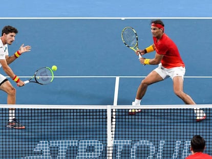 Carreño y Nadal, durante el dobles contra Bélgica en Sídney.