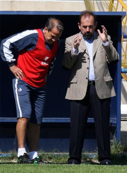 Víctor Muñoz y Ángel Torres, ayer en plena bronca.