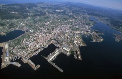 Imagen aérea de Ferrol, con la ensenada de A Malata a la izquierda, donde se construirá el viaducto para el tren.