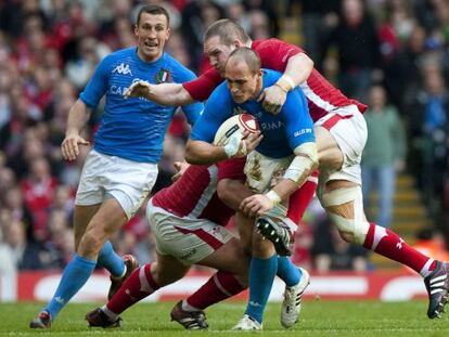 Jenkins placa al italiano Parisse.