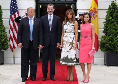 Los Reyes junto al presidente de los EE UU y la primera dama.