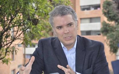 Iván Duque, candidato del Centro Democrático a las elecciones presidenciales en Colombia, en el jardín de su residencia en Bogotá.