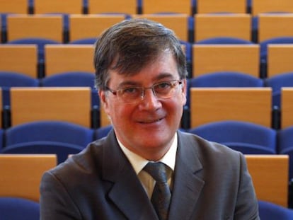 Fernando Cossío, en el paraninfo de la Facultad de Ciencia y Tecnología de la UPV.