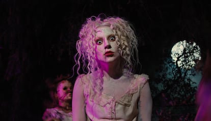 Lady Gaga en el video musical de 'The dead dance'.