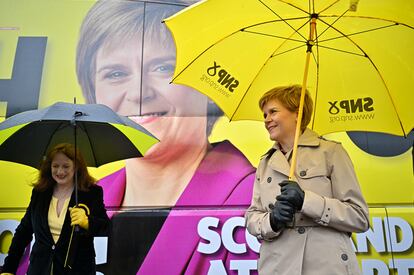 La ministra principal de Escocia y candidata del SNP, Nicola Sturgeon, el lunes en la localidad de Dumfries.