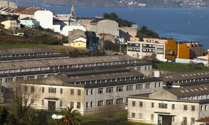 Instalaciones de la ya cerrada Fábrica de Armas junto a la ría de A Coruña.