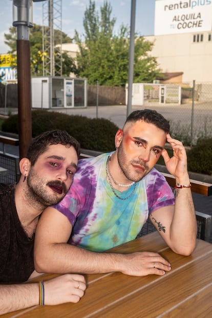 Víctor de la Torre y Alberto Sobrado, en una mesa del McDonalds de Arganda del Rey.