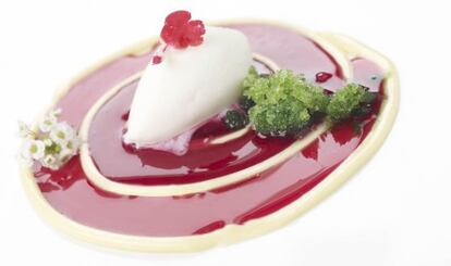 Crema de limón, hierbaluisa, hibisco, yogur y jengibre.