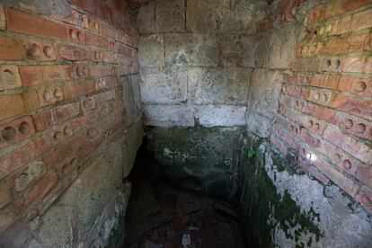 Interior de un pozo romano ubicado próximo al río de la Vega y al yacimiento de La Cava.