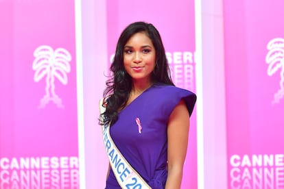 Clemence Botino, Miss França 2020, no Festival Internacional de Séries de Cannes, em fevereiro de 2020.