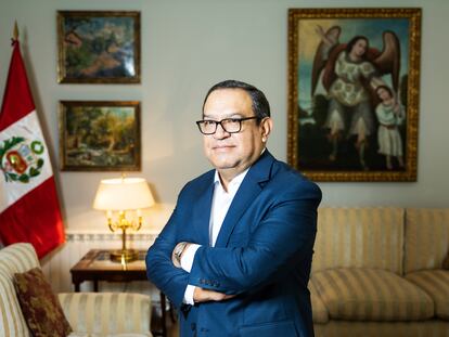 El presidente del consejo de ministros de Perú, Alberto Otárola, en la residencia del embajador peruano en Madrid, este martes.