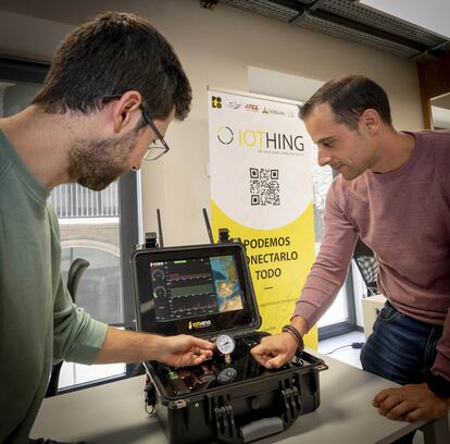 Diego Moreno y Marcos Millán, dos de los emprendedores de la startup IOThing,