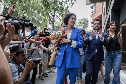 Recibimiento a Marta Rovira en la sede de Esquerra en Barcelona, el pasado verano, seis años después de que se marchara a Suiza para evitar quedar a disposición de la justicia.