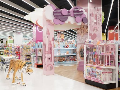 Vista de la tienda de Toys 'R' Us en el centro comercial Islazul.