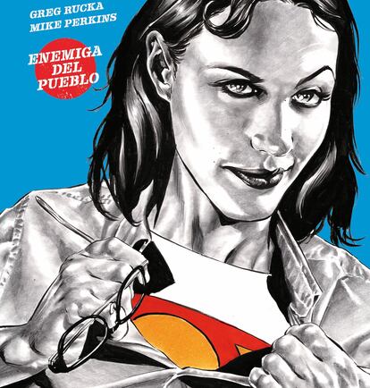 Detalle de la portada de 'Lois Lane. Enemiga del pueblo', de Greg Rucka y Mike Perkins, editado por ECC.