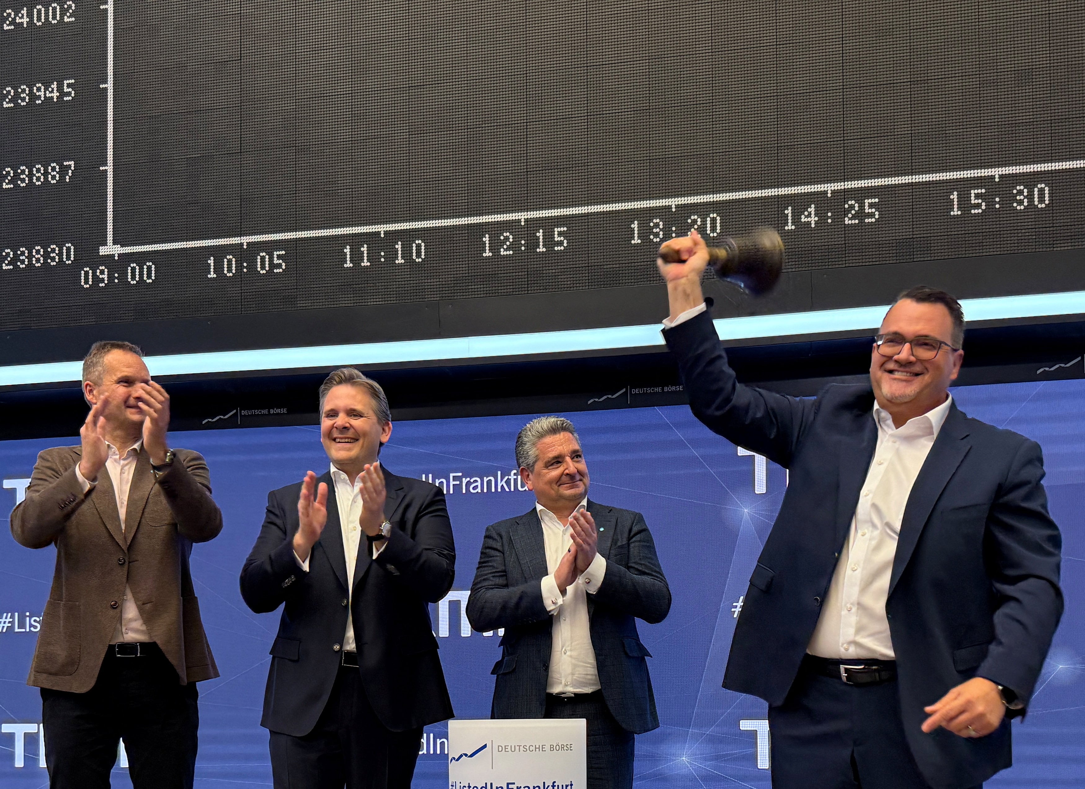 Oliver Burkhard, consejero delegado de TSKM, junto a Miguel López, CEO de Thyssenkrupp, en la salida a Bolsa de la filial de submarinos.