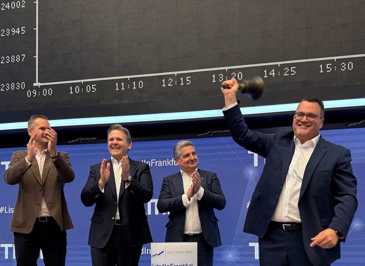 Los buques de guerra y submarinos de Thyssenkrupp se disparan en estreno en Bolsa