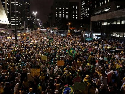 Grupos anti-Lula na av. Paulista.