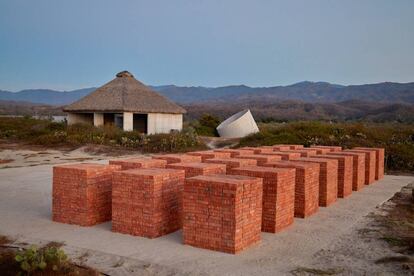 Pabellón dedicado a la meditación obra del arquitecto mexicano Alberto Kalach, bajo la dirección de Tadao Ando. |