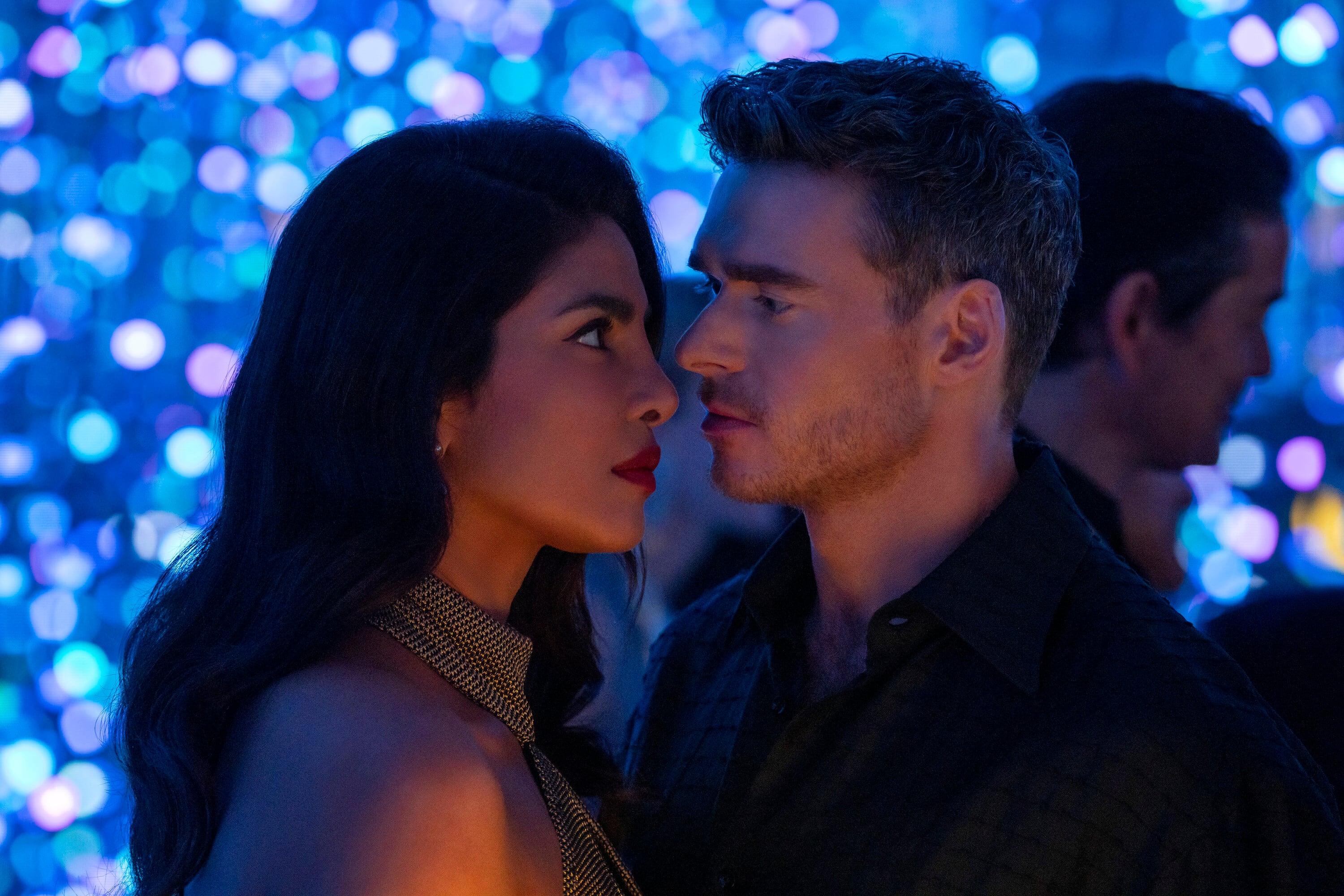 Priyanka Chopra Jonas y Richard Madden, en la segunda temporada de 'Citadel'.